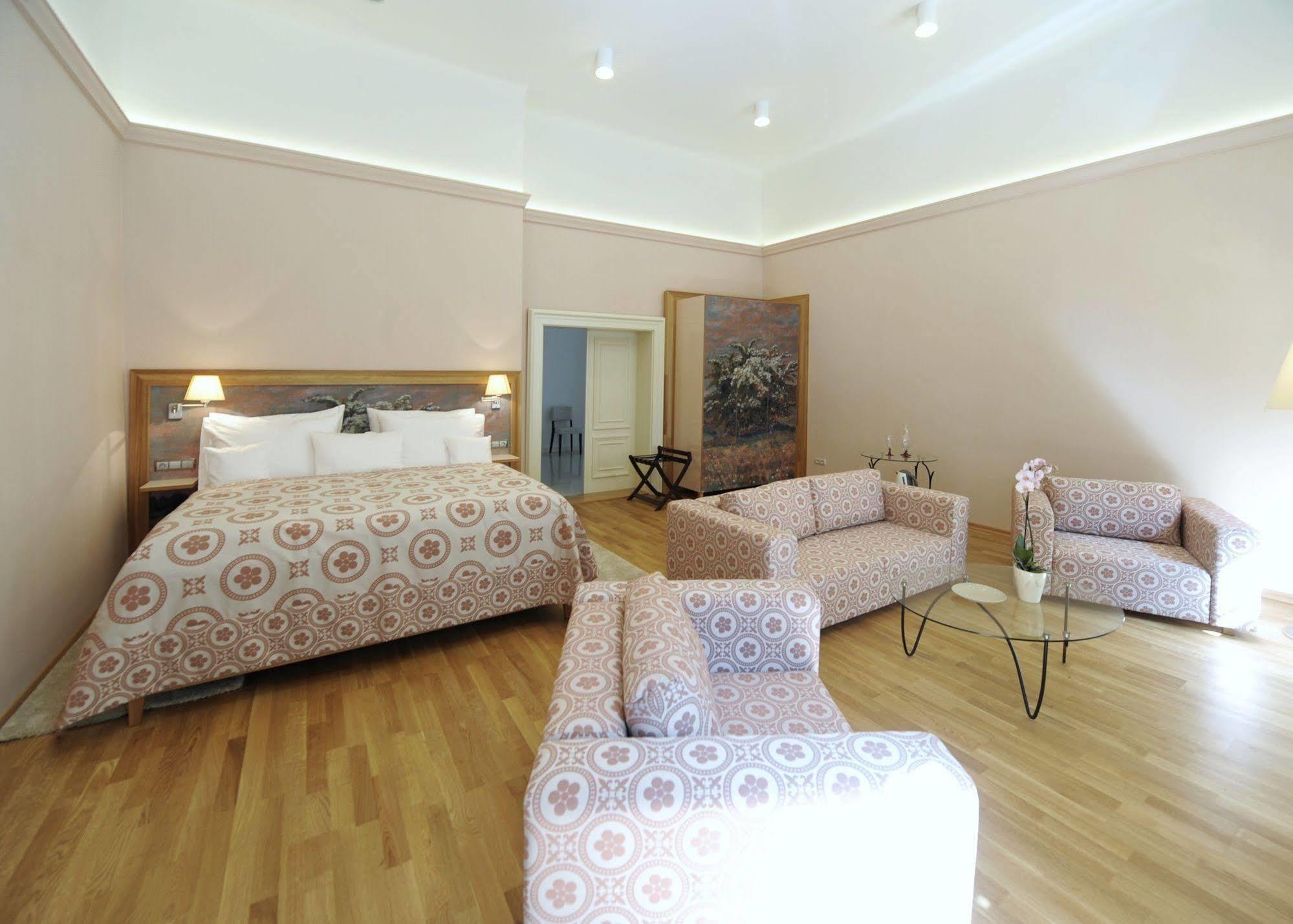 Chateau Boutique & Spa By L'occitane Отель Heralec (Havlickuv Brod)