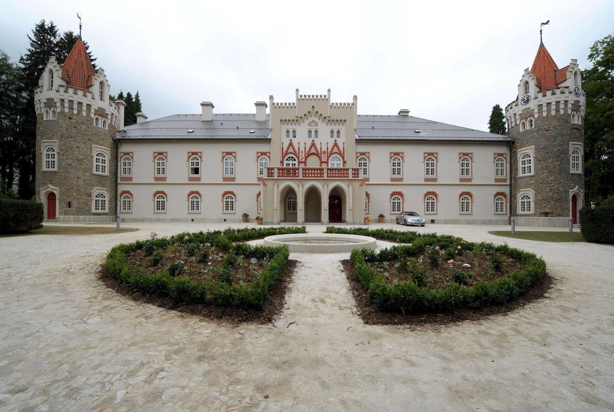 Отель Chateau Boutique & Spa By L'occitane Heralec (Havlickuv Brod)